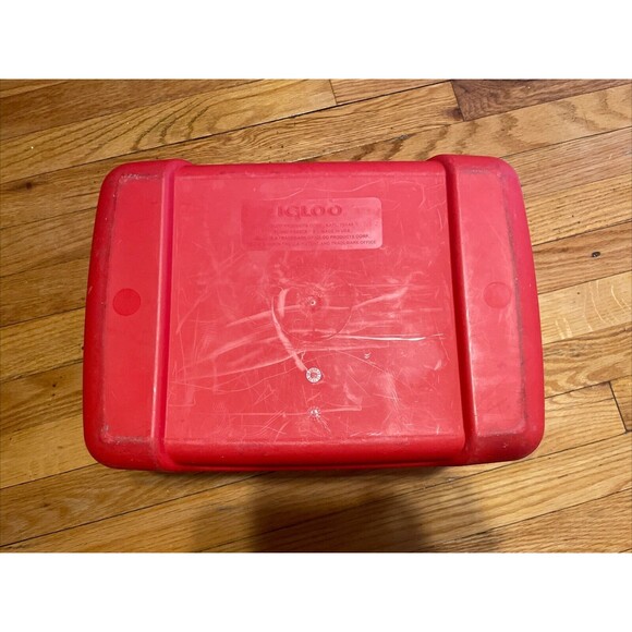 Island Breeze Igloo Lunch Cooler 9 Quart, 13 Can Capacity RED Handle Detachable - Picture 5 of 7